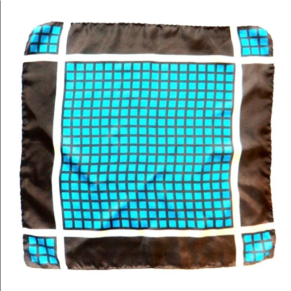 Vintage Grid Patterned Scarf - Picture 4 of 4